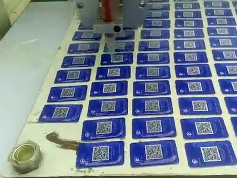 二維碼貼紙水晶膠視覺滴膠機視頻